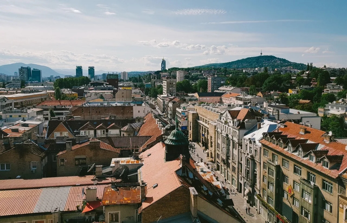 Sarajewo czy jest bezpiecznie? Odkryj prawdę o bezpieczeństwie turystów
